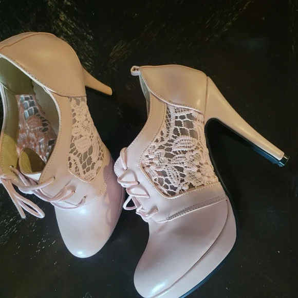 Shoes for sale - Picture 2 of 7